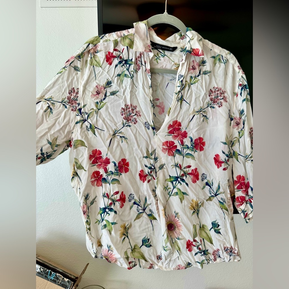 Zara women’s floral poplin style blouse for sale!